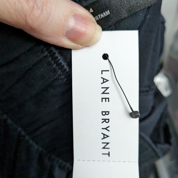 SALE Lane Bryant NWT capris - Picture 4 of 9